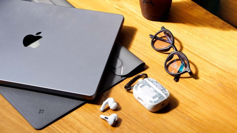 Bikin WFC Makin Nyaman : Review Spigen Valentinus Laptop Sleeve yang Bikin Betah Kerja di Cafe