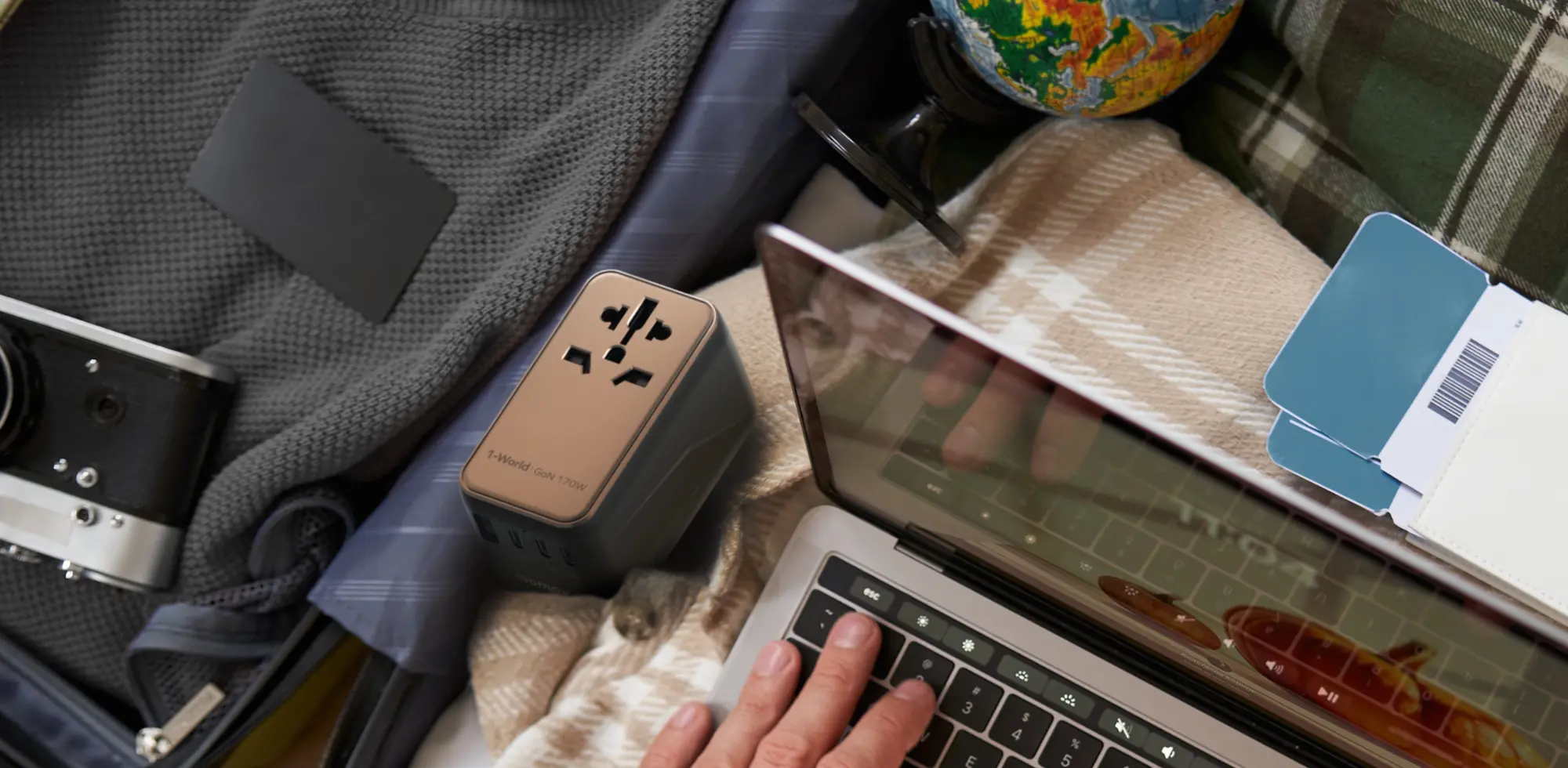 Travel Adapter Momax Ingin-Traveling-Keluar-Negeri-Ini-5-Hal-yang-Wajib-Kalian-Bawa-Travel-Adapter