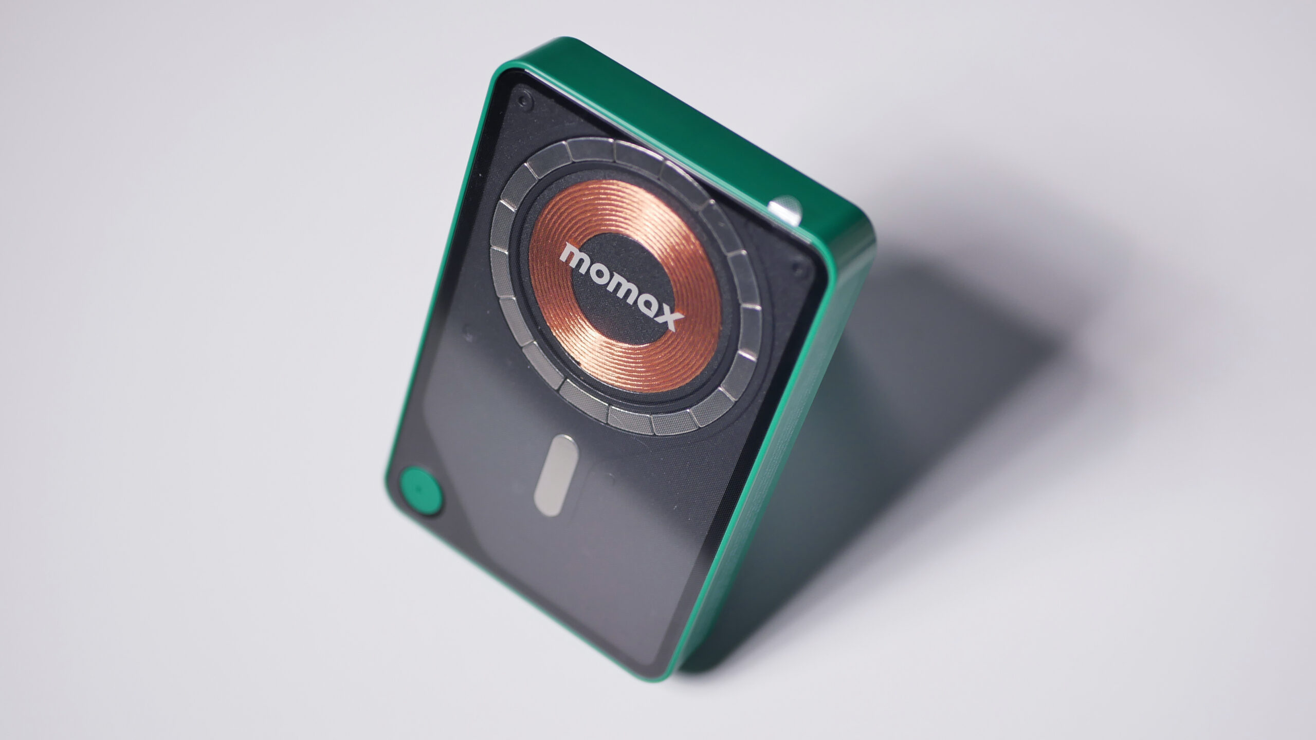 rekomendasi-powerbank-momax-magsafe-pro-x+