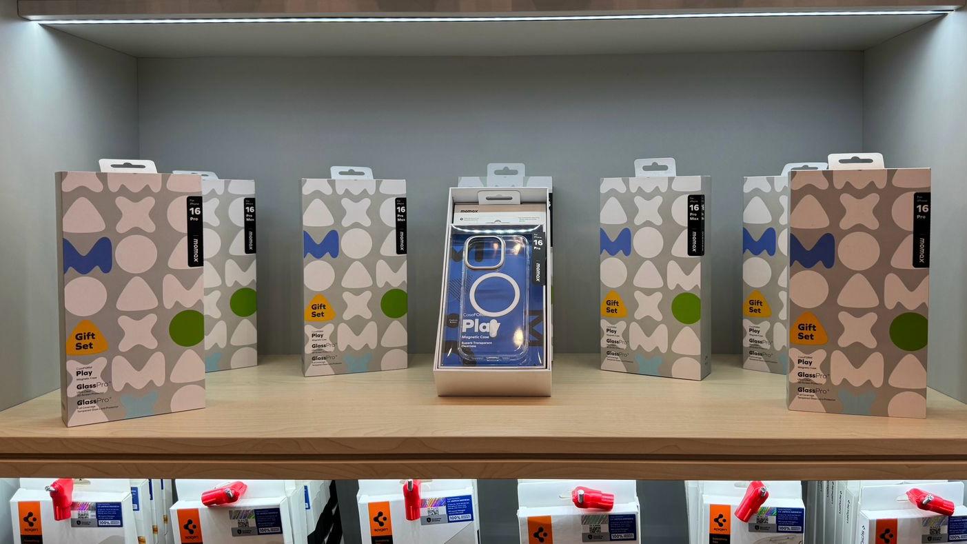 unitag-store-grand-opening-suhat-case-momax