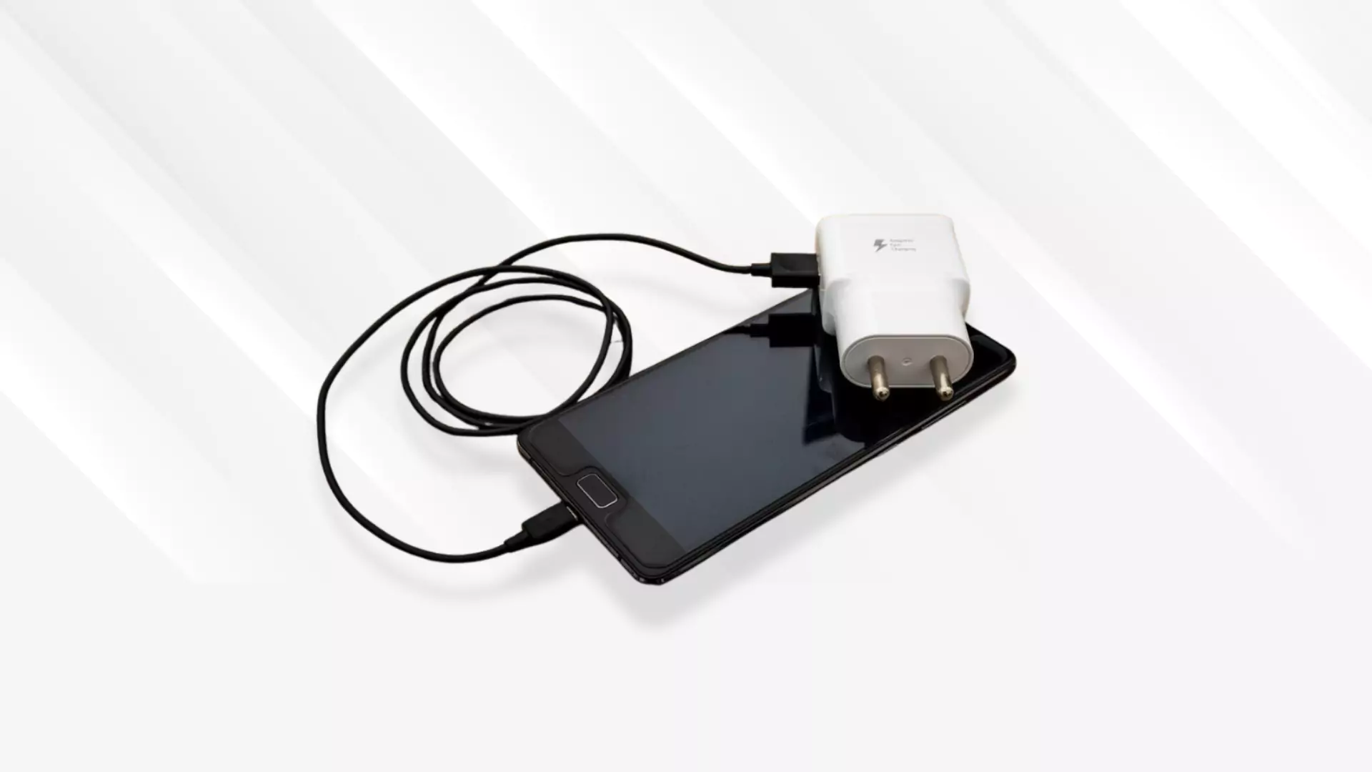 Perbedaan Adaptor dan Charger - Jangan Sampai Salah Lagi!
